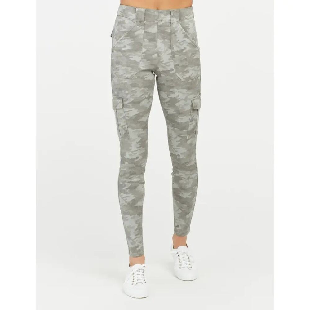 Spanx Stretch Twill Ankle Cargo Pant - L